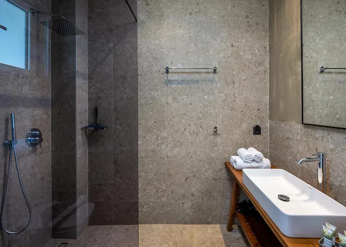 Johannes Boutique & *