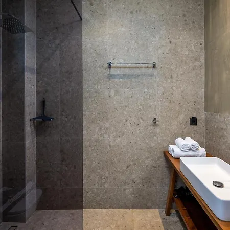 Johannes Boutique & *