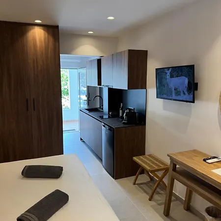 Johannes Boutique & Appartement Afantou