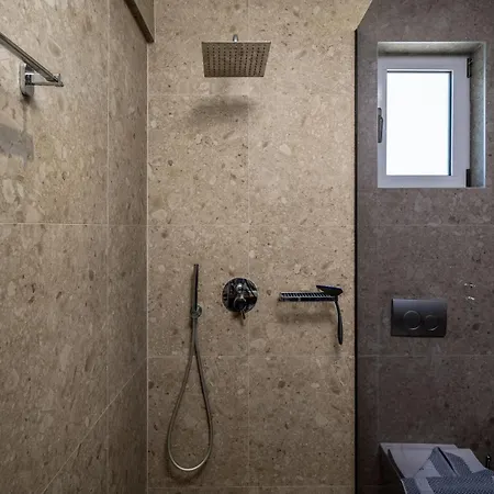 Johannes Boutique & Afantou