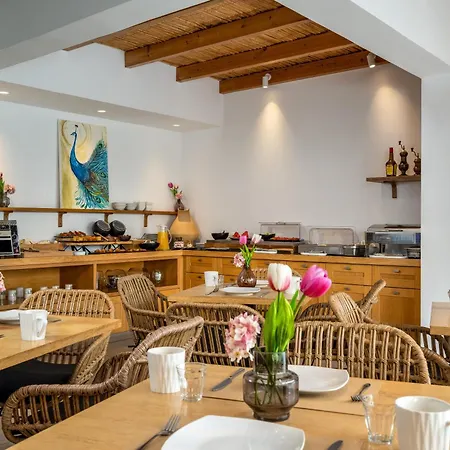 Johannes Boutique & *