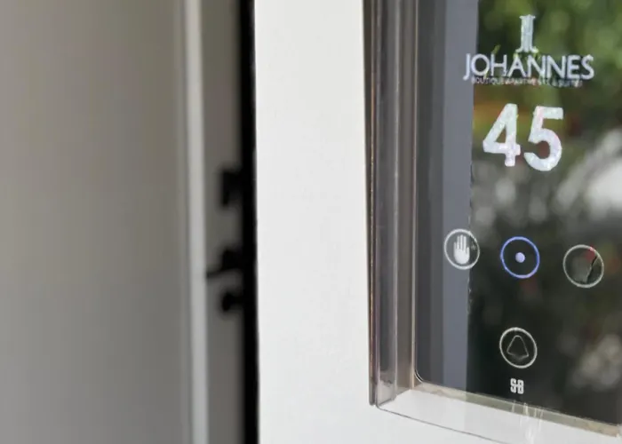 Johannes Boutique & *