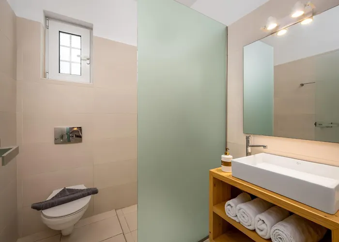 Johannes Boutique & * Afandou