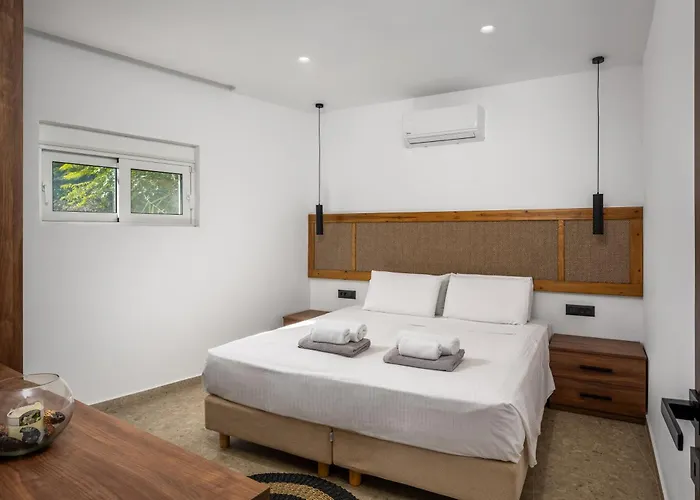 Johannes Boutique & * Afantou