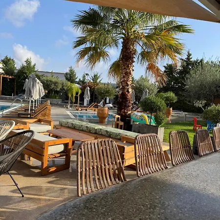 Johannes Boutique & * Afantou