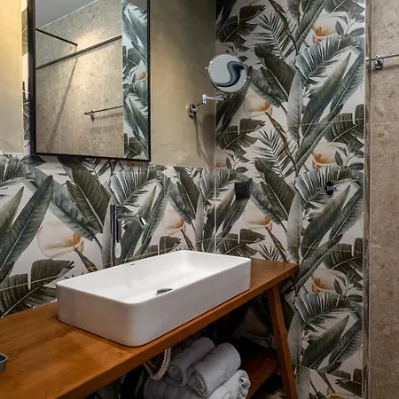 Johannes Boutique & Afantou