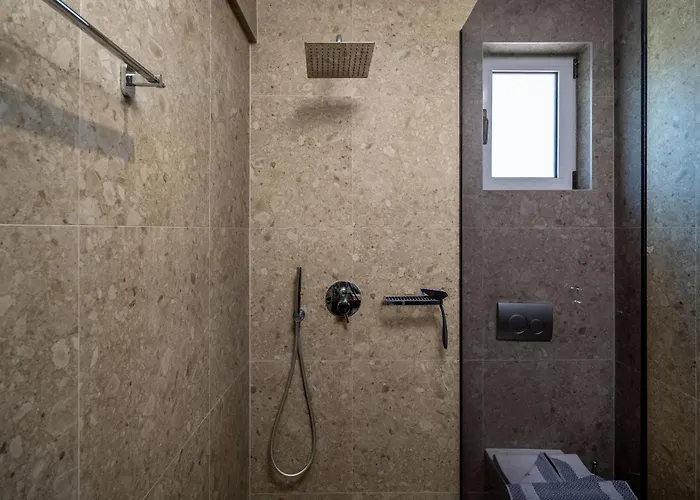 Johannes Boutique & Afantou